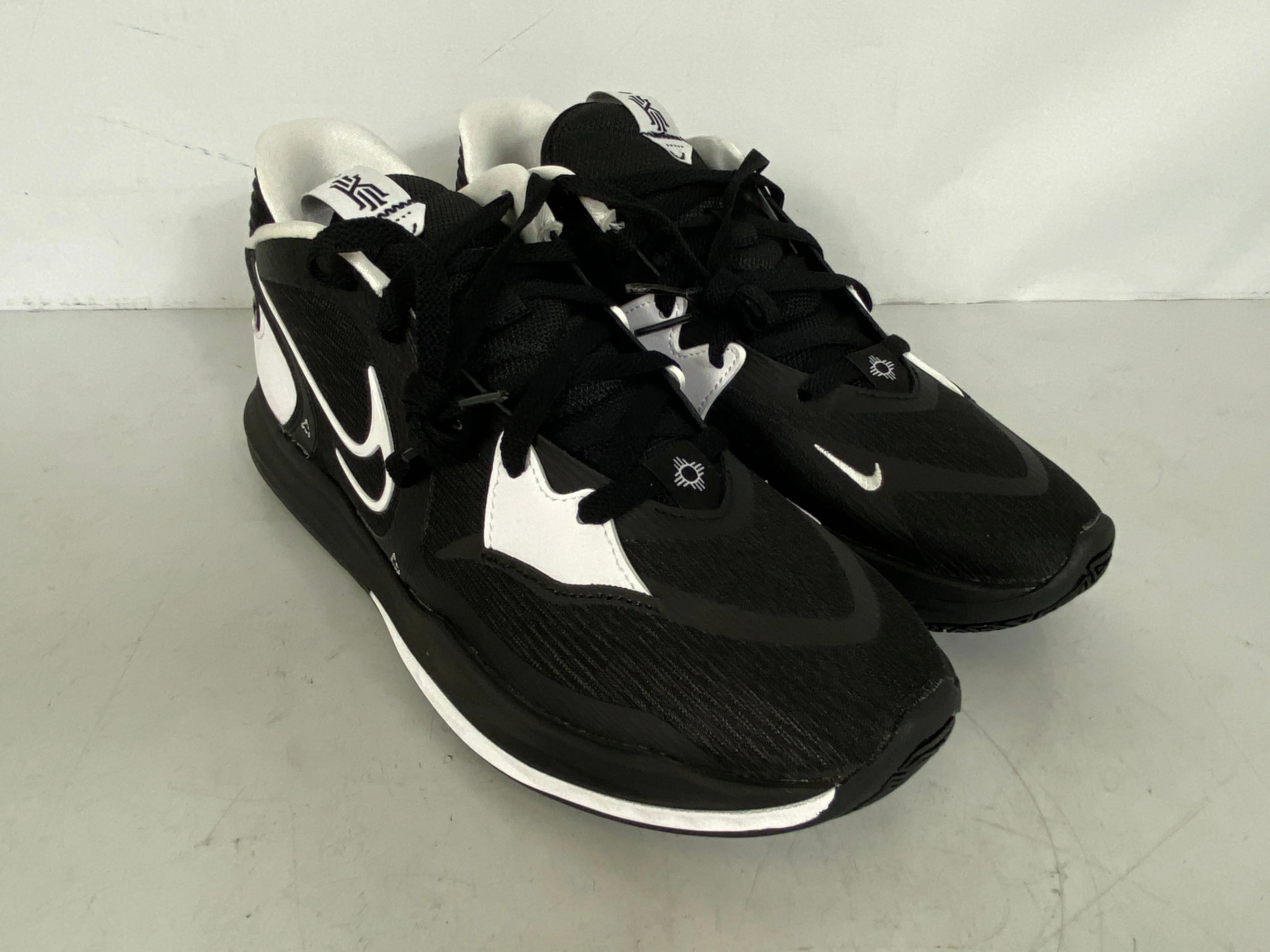 Nike Black/White Kyrie Low 5 TB Promo Men's Basketball Shoes Size 11.5